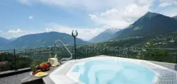 Víziágy, Finkennest Panoráma Kert Szálloda ****, Schenna, Olaszország
