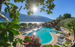 Lombardia: Limone v domčeku v Camping Parku Garda s priamym prístupom k jazeru + vonkajší bazén a ihrisko 