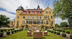Pomorze blisko atrakcji: Apartament lub domek w 5* Bernsteinschloss Wendorf z placem zabaw i kontaktowym zoo