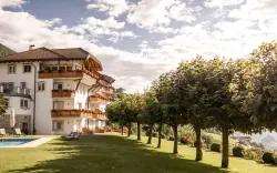 Jihotyrolské Villanders: Pobyt v EGGER Apartments & Suites se snídaní a venkovním bazénem + úschovna kol