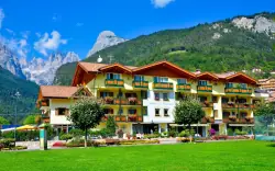 Jazero Molveno a talianske hory: 4* Alle Dolomiti Boutique Lake Hotel s polpenziou plus, bazénom a wellness