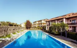 Exteriőr medencével, Splendid Sole **** Hotel, Manerba del Garda, Olaszország