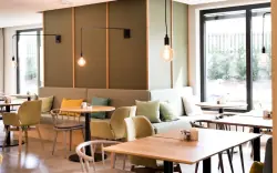 Nowoczesna kawiarnia, Flora Hotel & Suites ***, Merano, Włochy