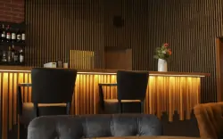 Moderní barový pult, Maiers Hotel, Bayerisch Eisenstein, Německo