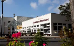 Bad Neualbenreuth u hranic: Kurhotel Pyramide Sibyllenbad **** propojený s lázněmi + snídaně a vstup do bazénů