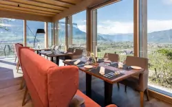 Restaurace s výhledem, Hotel Ansitz Rungghof ****, Eppan an der Weinstraße, Itálie