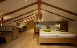 Podkrovní pokoj, BIO Hotel Mauthäusl ***, Schneizlreuth, Německo