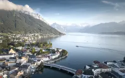 Rzeka z mostem, Boutiquehotel Zum Goldenen Hirschen, Gmunden, Austria