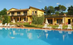 Pihenés Toszkánában Firenze közelében a Fattoria degli Usignoli Hotelben **** reggelivel és medencével