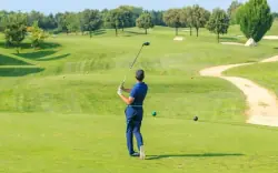 Golfista na polu golfowym, Golf Residenza, Peschiera (VR), Włochy