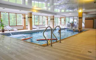 Vo wellness centre vás čaká plávanie v bazéne so slanou vodou