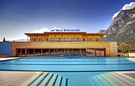 Basen zewnętrzny, Garda Sporting Club Hotel ****, Riva del Garda (TN), Włochy