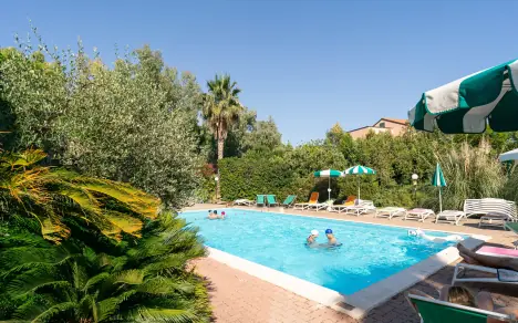 Medence, Villa Paola, Loano, Liguria, Olaszország