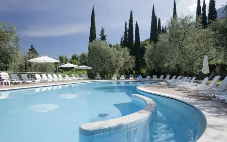 Basen zewnętrzny, Hotel Rely ***, Brenzone sul Garda, Włochy