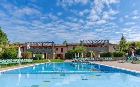 Basen zewnętrzny, Golf Residenza, Peschiera (VR), Włochy