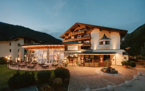 Budynek hotelu, miaflor Familien- & Aktivresort ****, Ried im Oberinntal, Austria