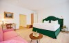 Hálószoba bútorokkal, Boutiquehotel Zum Goldenen Hirschen, Gmunden, Ausztria