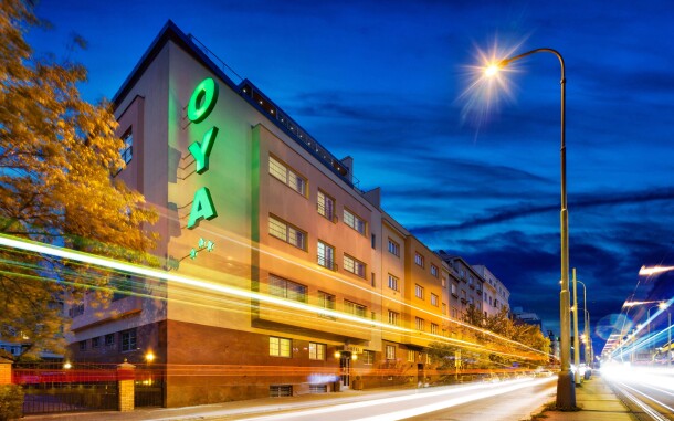 Hotel Oya *** stojí u zastávky metra i autobusu